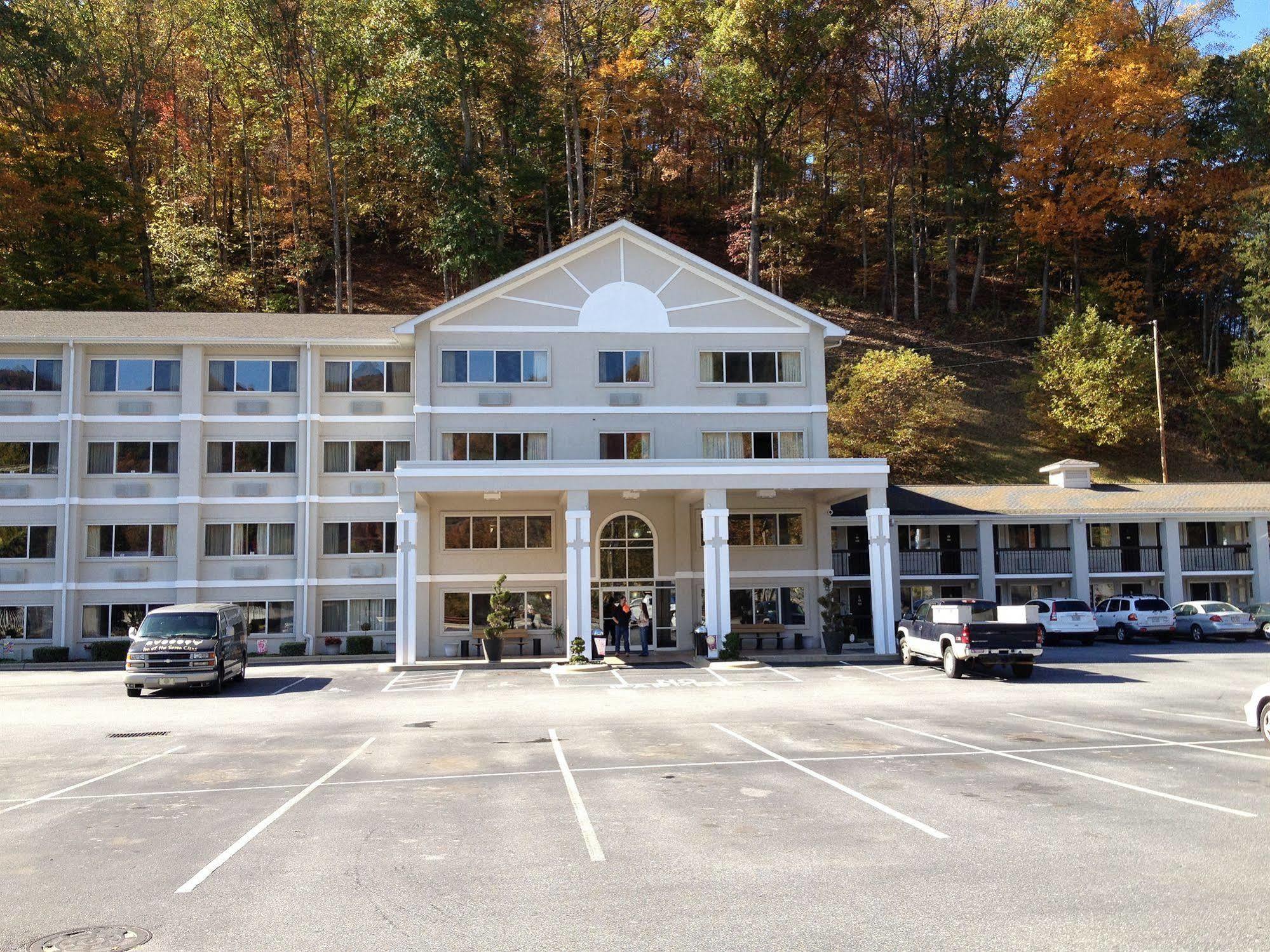 Cherokee Grand Hotel Exterior photo